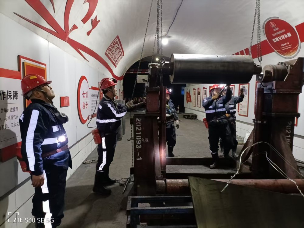 emc网页版登录建设韩城分公司张家峁项目部：党员青年齐上阵 安全排查筑防线