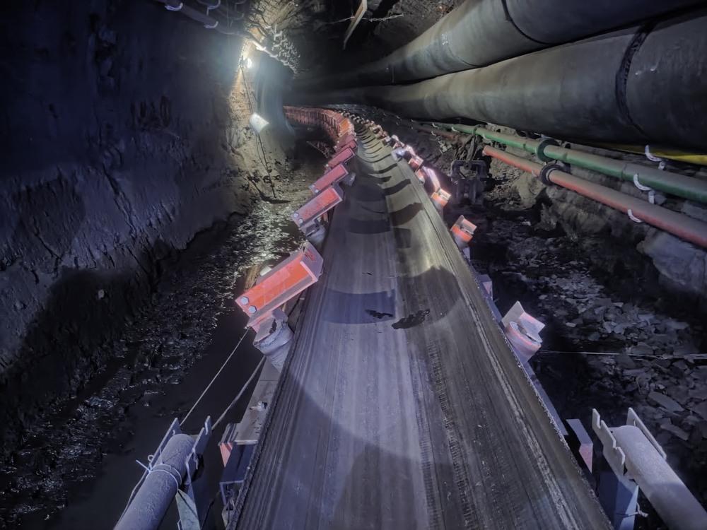 emc网页版登录建设矿建二公司王峰项目部S1303工作面瓦斯抽采专用巷拐弯段掘进实现施工效能新突破