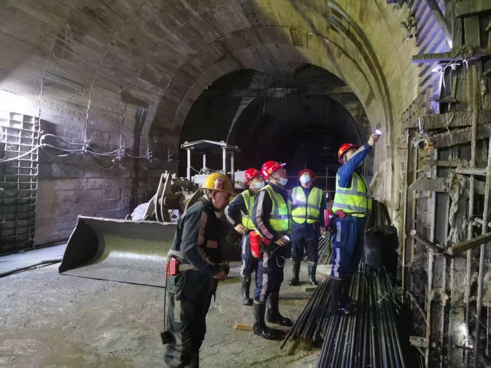 emc网页版登录建设煤矿运营服务分公司：以案为鉴强警示 自查自纠筑防线